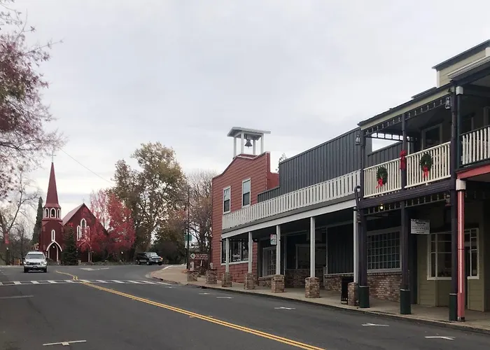 Historic Washington St Balcony