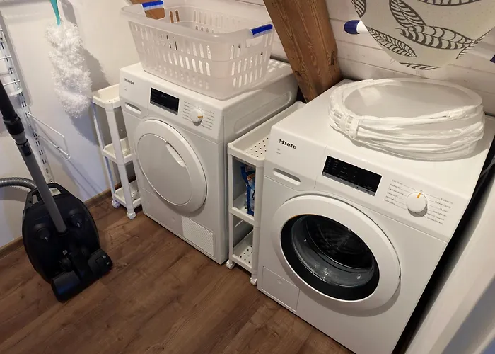 Traumhafte Ferienwohnung Am Park, Grosser Balkon, Voll Ausgestattete Kueche, Schreibtisch, Wifi, Smart Tv, Carport, Wallbox, Fahrraeder