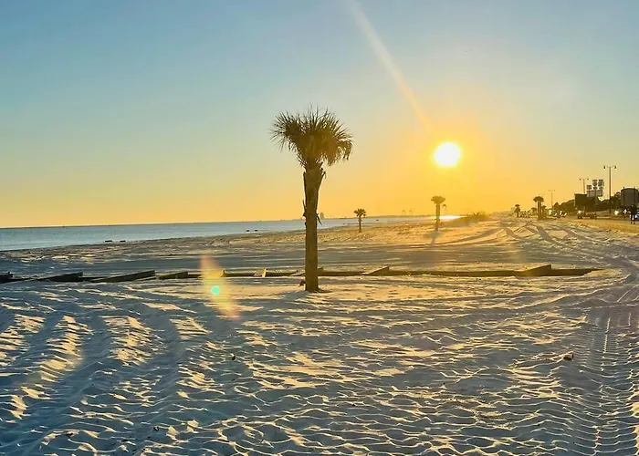 Feels Like Home Escape, 1/2 Mile To Beach