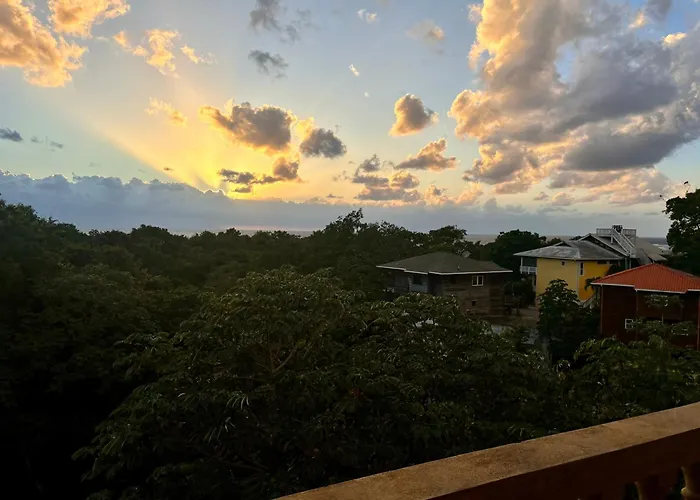 Sunset Views Apartment, West End
