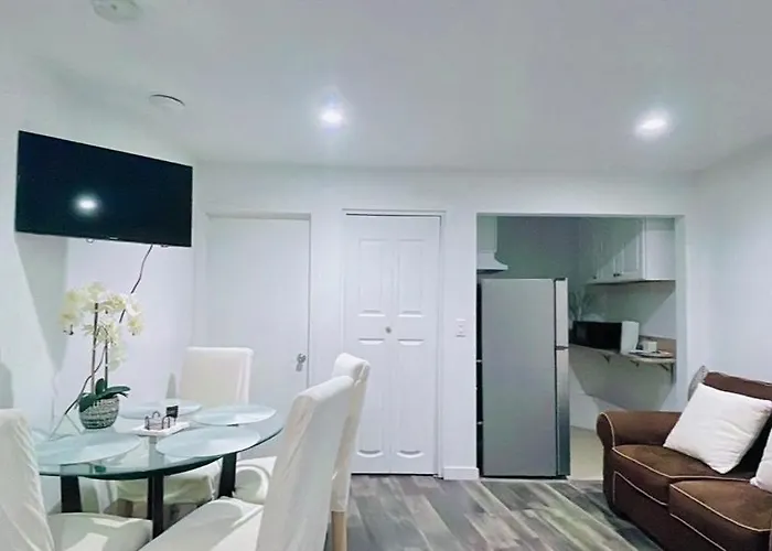 Lovely Sherman Oaks Studio
