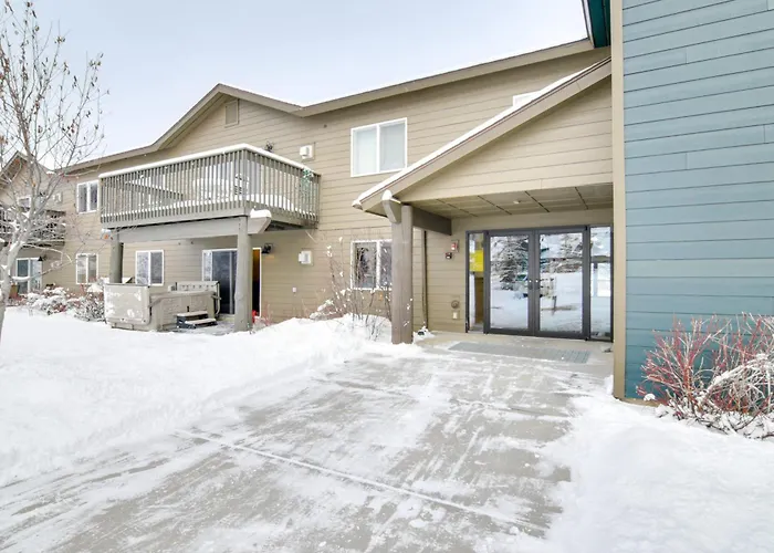 First-Floor Big Sky Condo With Hot Tub!