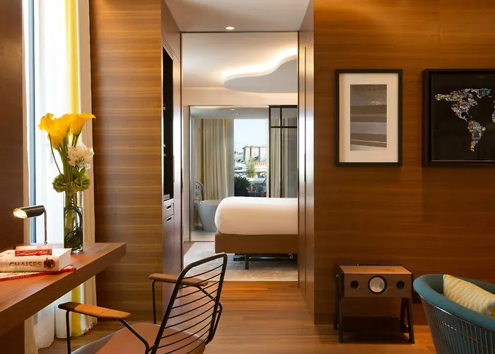  Renaissance Paris Republique & Spa