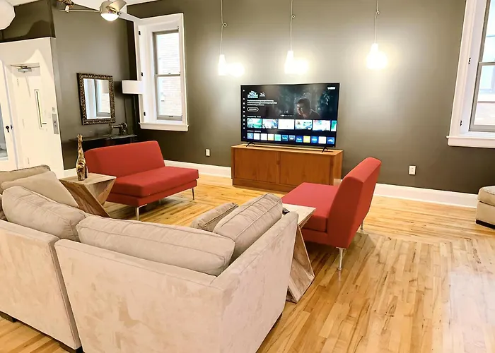 The Historic Lyric Penthouse With Private Rooftop