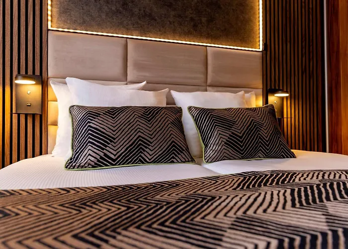 Hotel with view: Jupiter Hotel