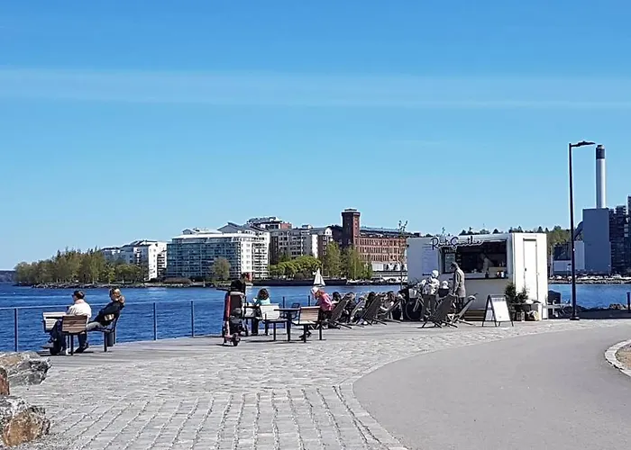 Upea Kaksio Naesijaerven Rannalla