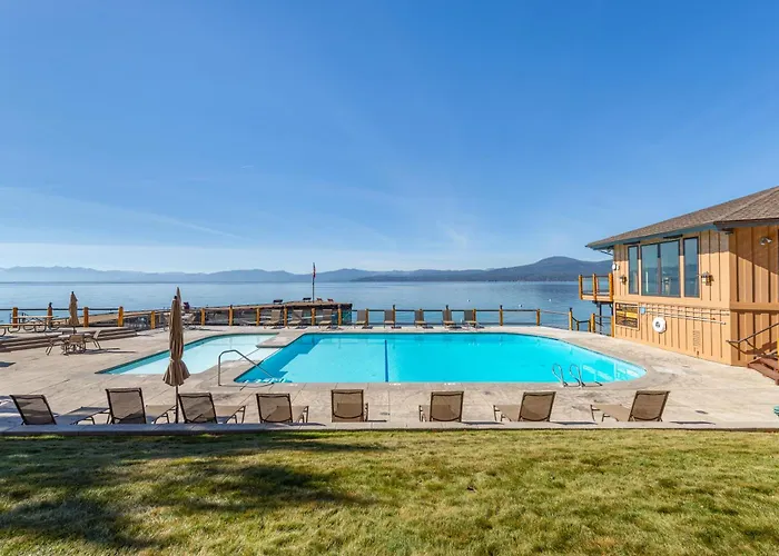 Amazing Lakefront Condo With Views Close To Slopes