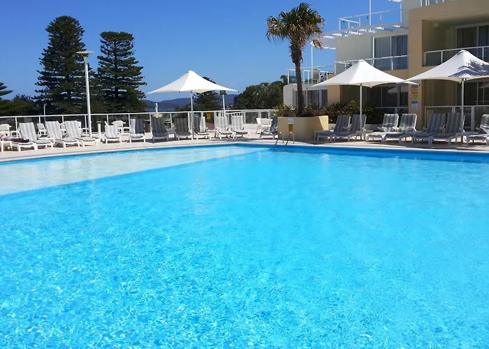 Base Holidays - Ettalong Beach Premium Apartments