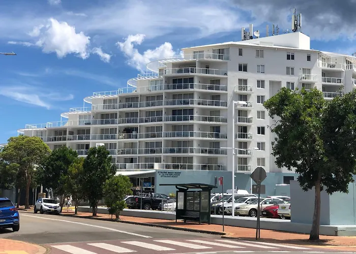 Base Holidays - Ettalong Beach Premium Apartments