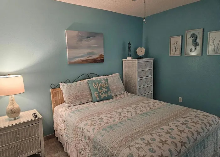 200 Yds To Private Gated Beach Access- 3Br-2Ba- Quiet Location In The Heart Of Destin!