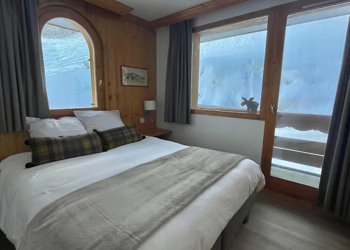 Meribel Centre La Chaudanne, Real Ski In And Out Right On Main Central Slopes, 3 Bedrooms 2 Bathrooms, Newly Renovated, Chalet L'Eperviere