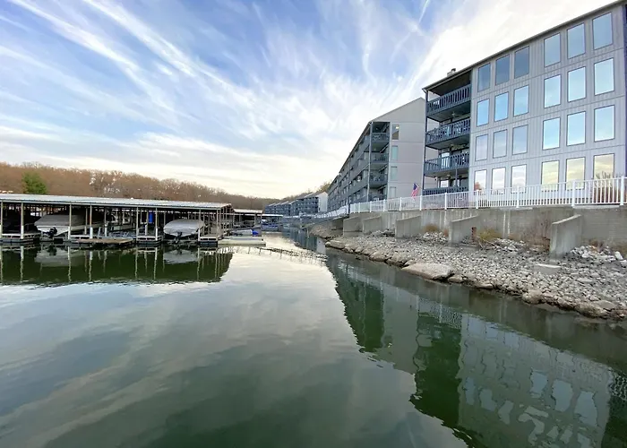 B Lakefront! Remodeled, Boat Slip, Patio Views, Pool, Boat Ramp, Wifi