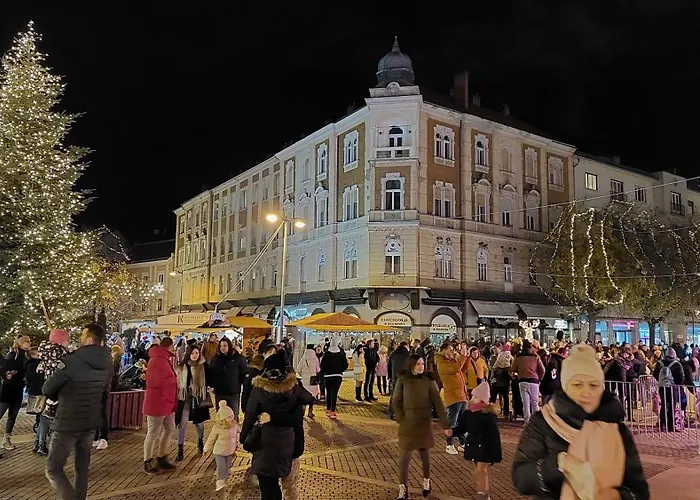 Square 16 - Absolutely Central Location