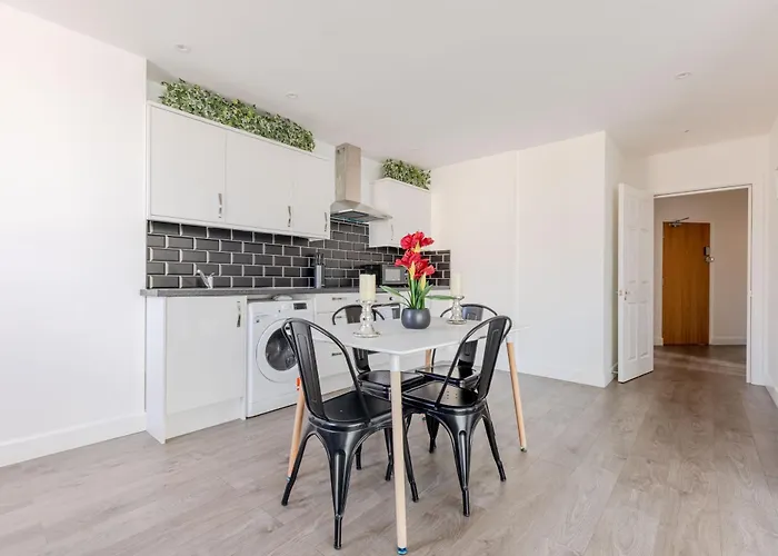 Boutique Vertigo Apartment Central Kingston/London