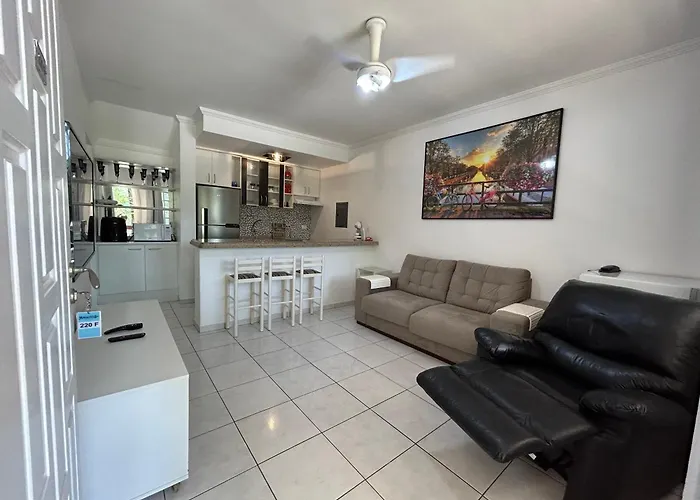 Riviera de São Lourenço Flat estúdio 220 Amarilis, 03 piscina climatizada, serviço de hotelaria, limpeza e troca de toalhas diária, carregador veiculo elétrico e serviço de praia finais de semana WiFi 500