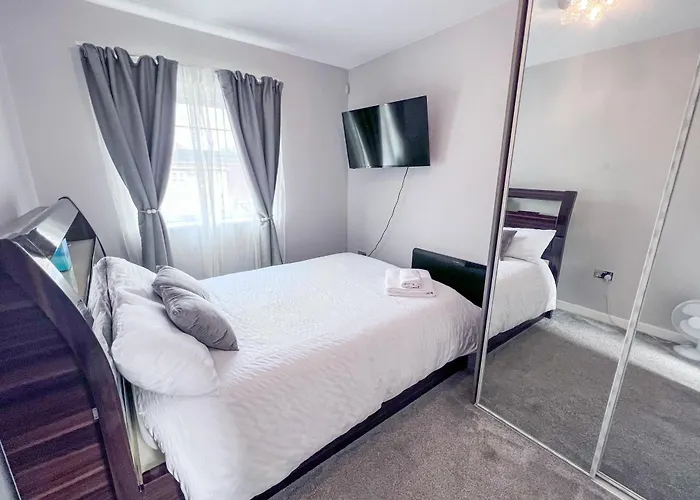 2 Bedroom Apartment Home Away From Home - Edgware, London