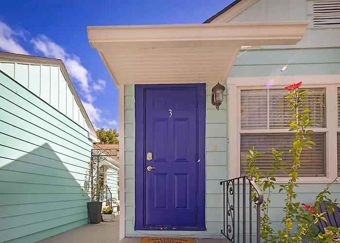 Steps To Beach & Downtown! Cozy Beach Bungalow #3