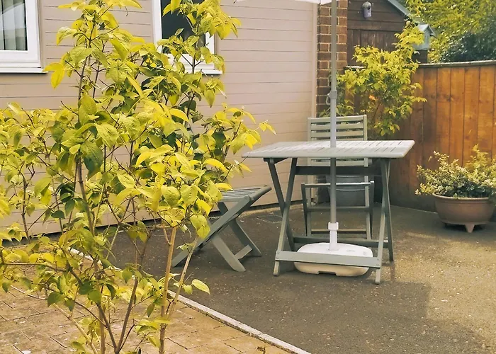 Garden Apartment Morpeth- With Lockable Bike Storage!
