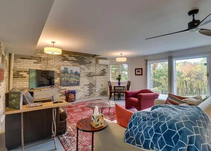 Renovated Studio On 5 Acres - Near Vineyards!
