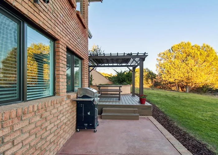 Patio, Grill & Fire Pit: Show Low Escape!