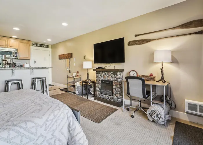 On-Site Skiing: Truckee Studio W/ Balcony