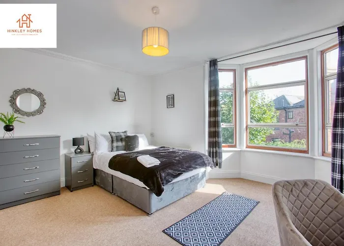 Spacious 6-Bedroom House With Parking In Bridgwater Ideal For Contractors & Group Stays