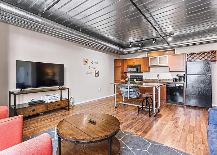 Spacious 2 King Bed Downtown Central To It All