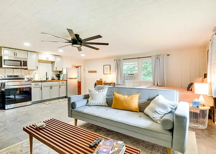 Modern Studio < 13 Mi To Saratoga Racetrack!