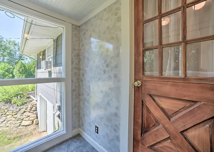 Modern Studio < 13 Mi To Saratoga Racetrack!