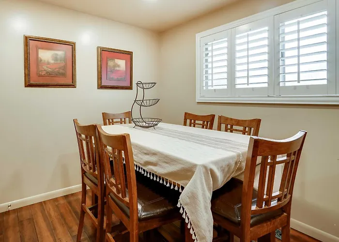 Updated Ranch Apartment W/ Deck - 9 Mi To Downtown