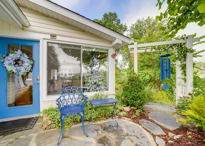 Serene Lake Junaluska Gem: Deck & Mountain Views
