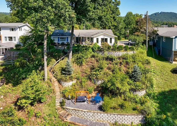 Serene Lake Junaluska Gem: Deck & Mountain Views