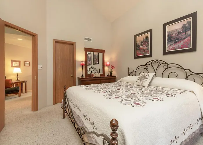 Seven Springs Meadowridge 3 Bedroom Premier Condo - Sleeps 10, Pet Friendly!