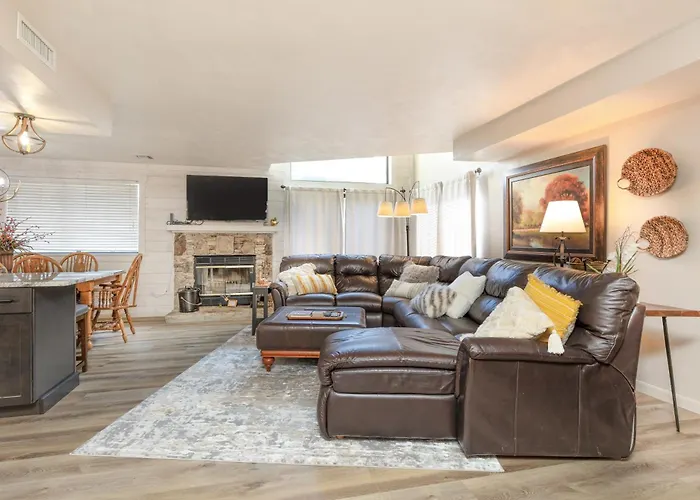 Seven Springs Meadowridge 3 Bedroom Premier Condo - Sleeps 10, Pet Friendly!