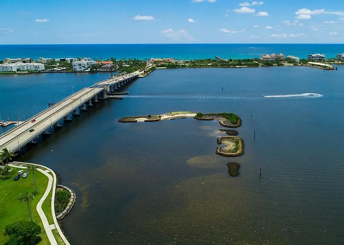 M Lake Worth Beach: Modern Villas with Retro Charm Near Palm Beach