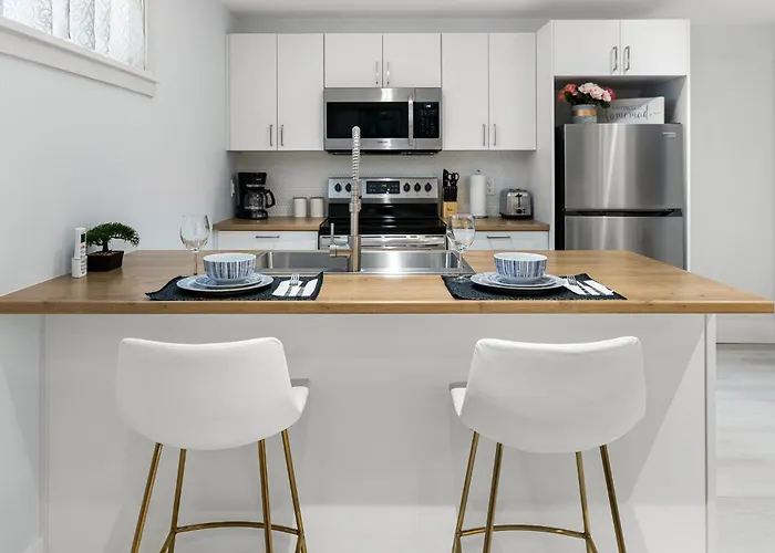 Beautiful 1 Bedroom Apartment - Private Entrance