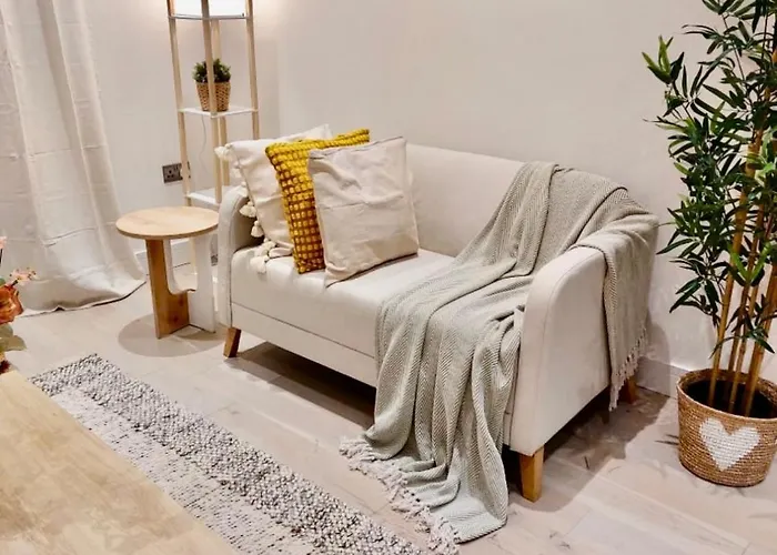 Modern 2Bed Sutton