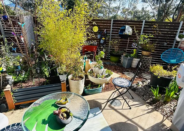 Relaxing Hobart Retreat, Stylish 2-Bed Apartment