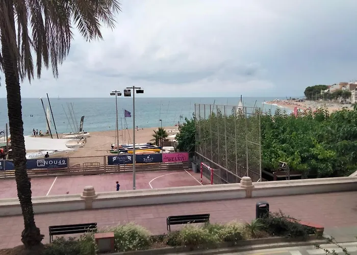 Beachfront Apartment With Sea Views & Private Parking
