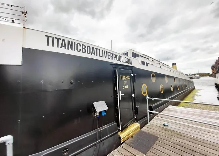 Camping Key Titanic Boat