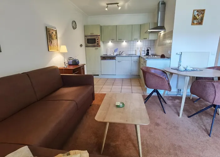 Ferienwohnung Juliane In Der Villa Zum Kronprinzen Direkt Gegenueber Der Saarow Therme
