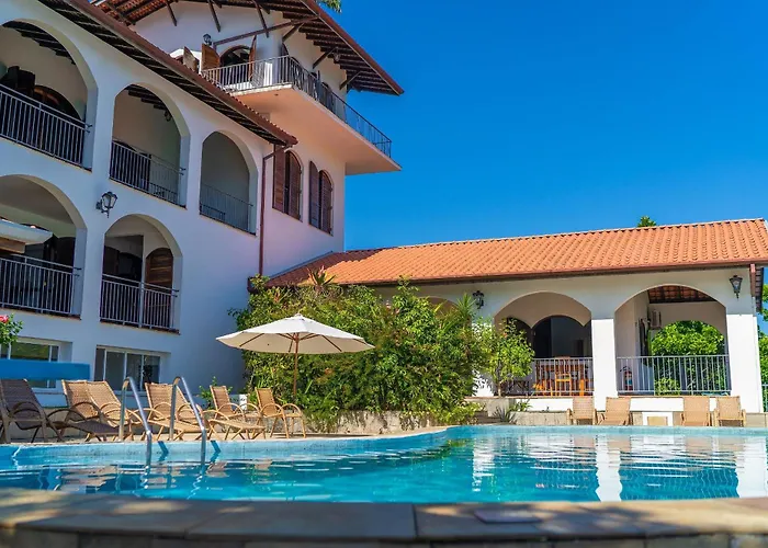 Hotel que aceita animais de estimação: Casa luxuosa com 9 quartos e vista pro mar em Ubatuba, até 25 pessoas