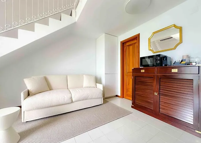 Suite 24