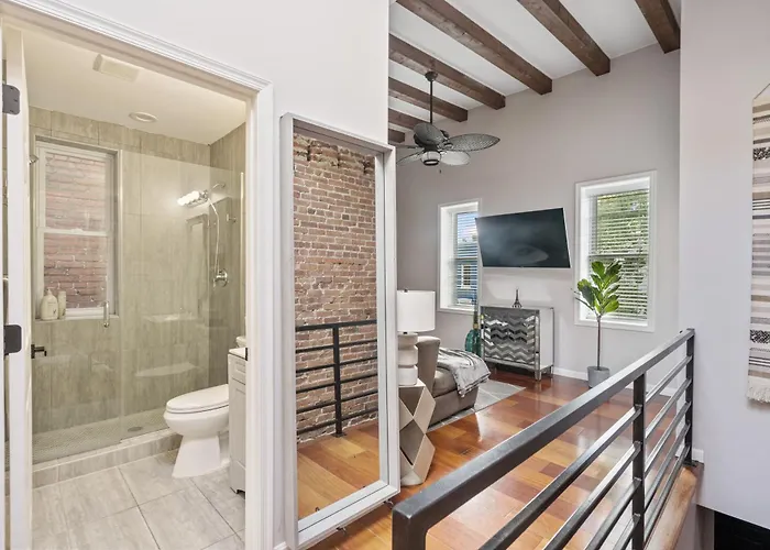 Navy Yard Gem: Stylish Condo Near Nationals Stadium