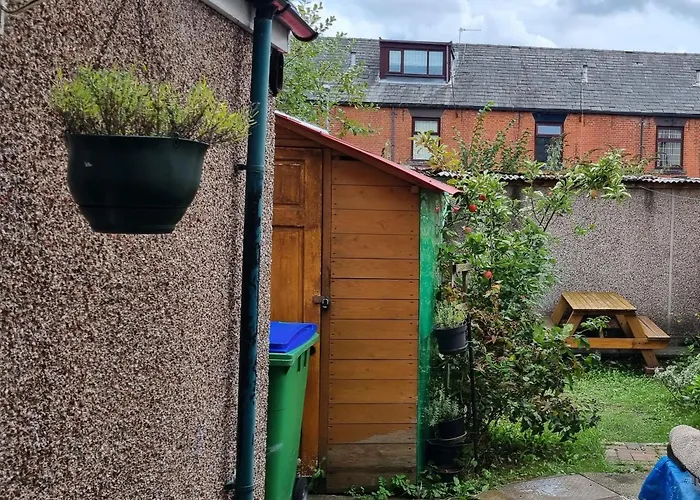 Spacious Apartment Near Rochdale Centre Train Tram Bus Free Parking Fast Wi-Fi