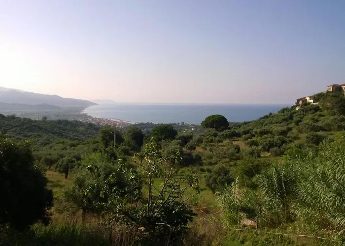 2 Bedroom, 1 Bath Apartment Near The Sea