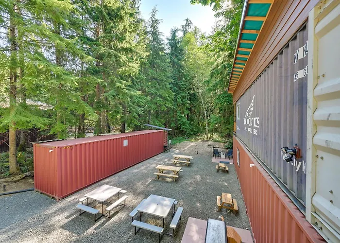 Unique Container Studio W/ Deck & Fire Pit!
