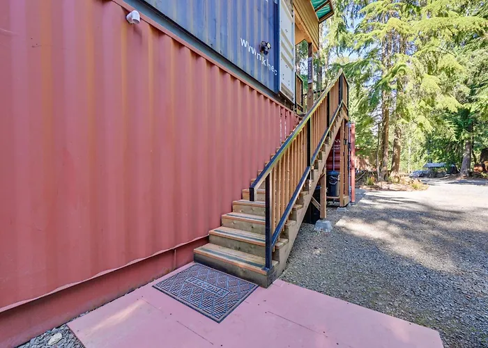 Unique Container Studio W/ Deck & Fire Pit!