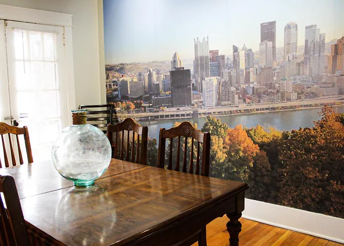 Comfy 3 Bedroom - Family Friendly Apt - City Access