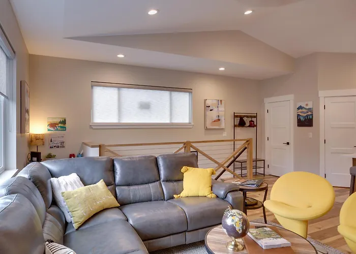 Anchorage Apartment W/ A View ~ 3 Mi To Airport